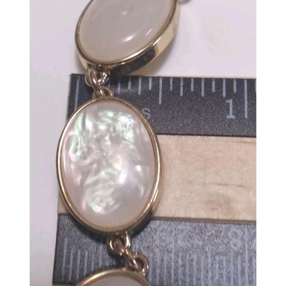 Talbots Necklace 3 Strands Mother Of Pearl Style Oval Cabochons Goldtone Signed - Picture 8 of 8